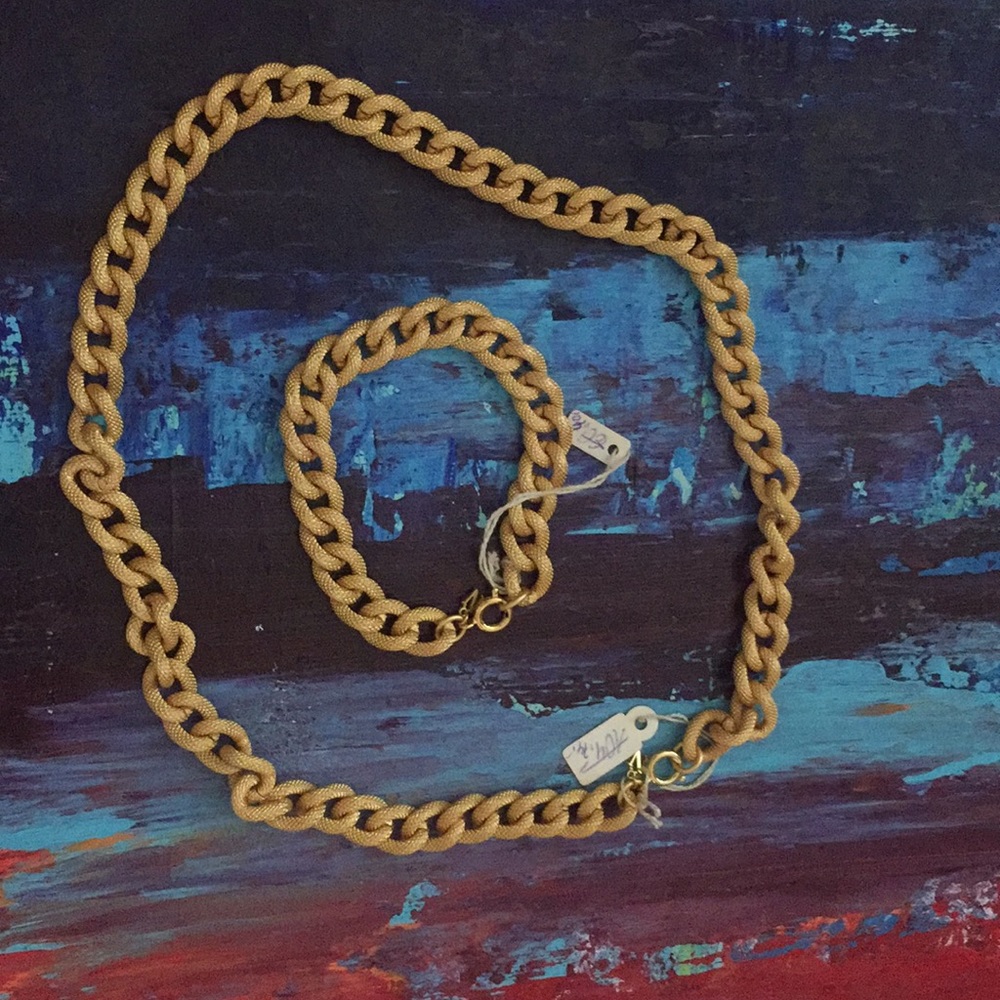 Bracelet and necklace set fashion jewelery